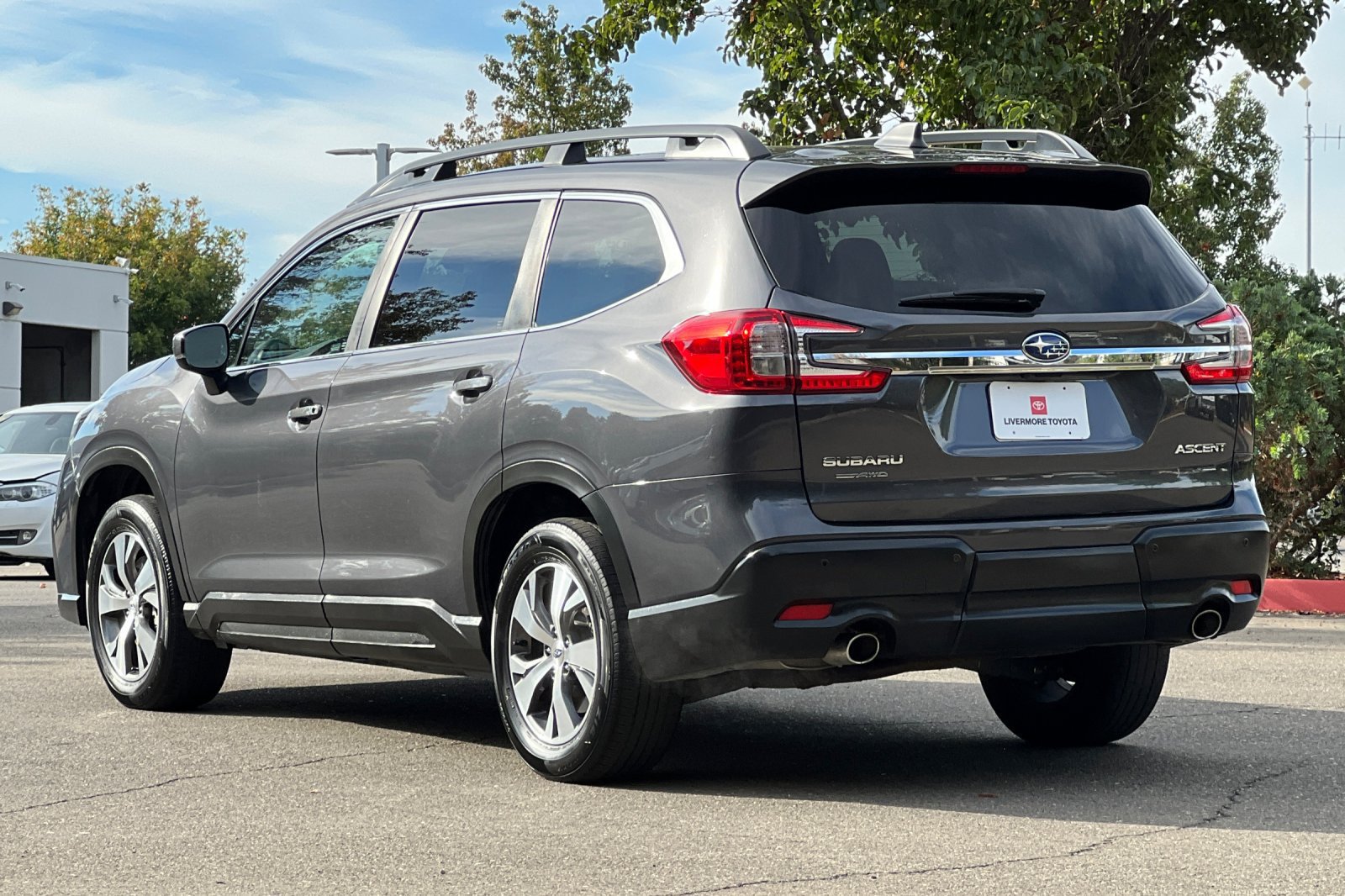 Used 2024 Subaru Ascent Premium w/ Convenience Package AWD/4WD image 6