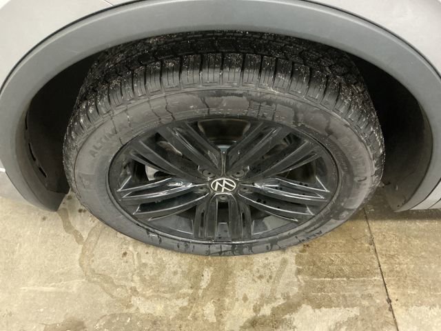 Used 2022 Volkswagen Tiguan SE R-Line image 22