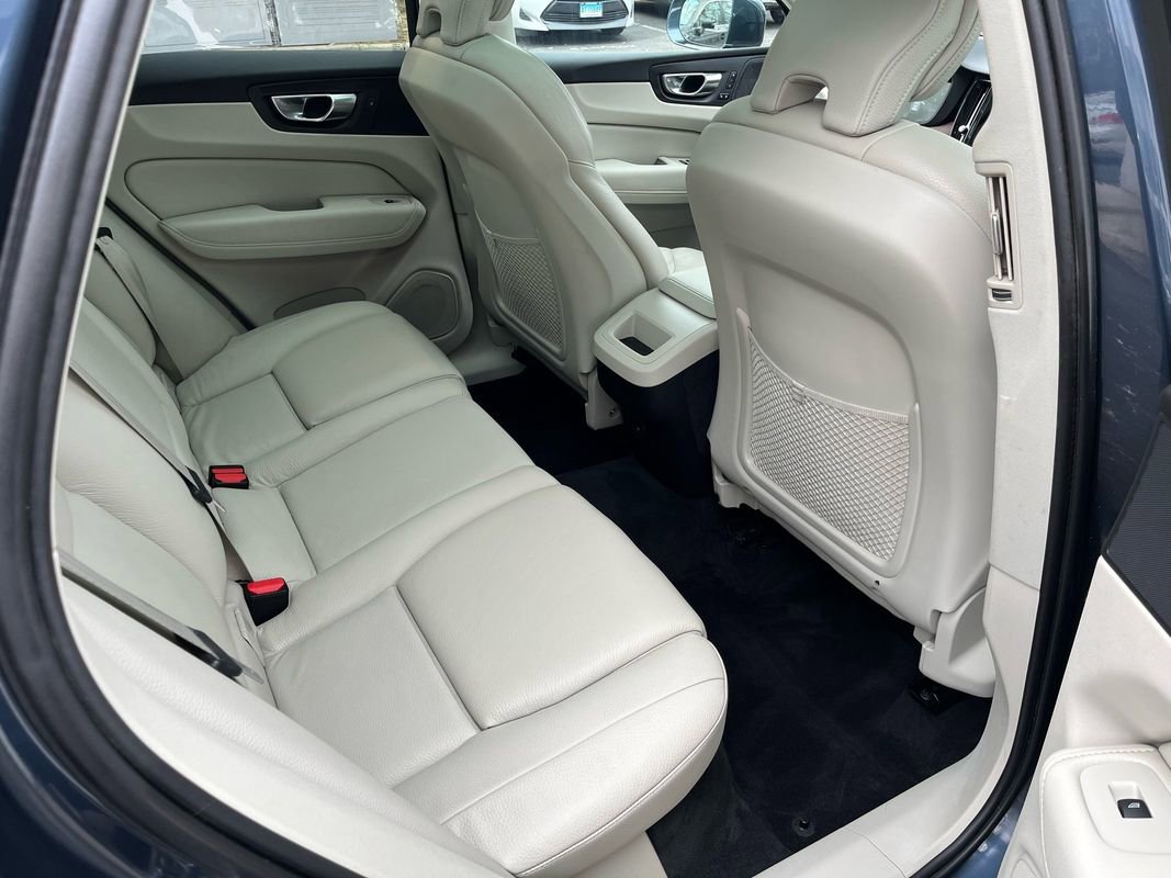 Used 2021 Volvo XC60 T5 Momentum w/ Protection Package AWD/4WD image 22