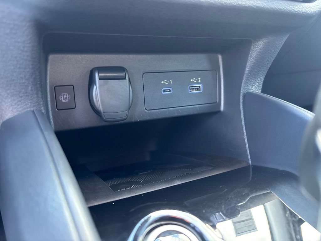 Certified 2025 Nissan Versa SR w/ Trunk Package FWD image 24