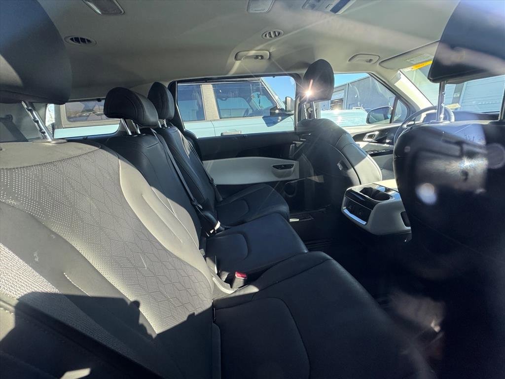Certified 2024 Kia Carnival SX image 3