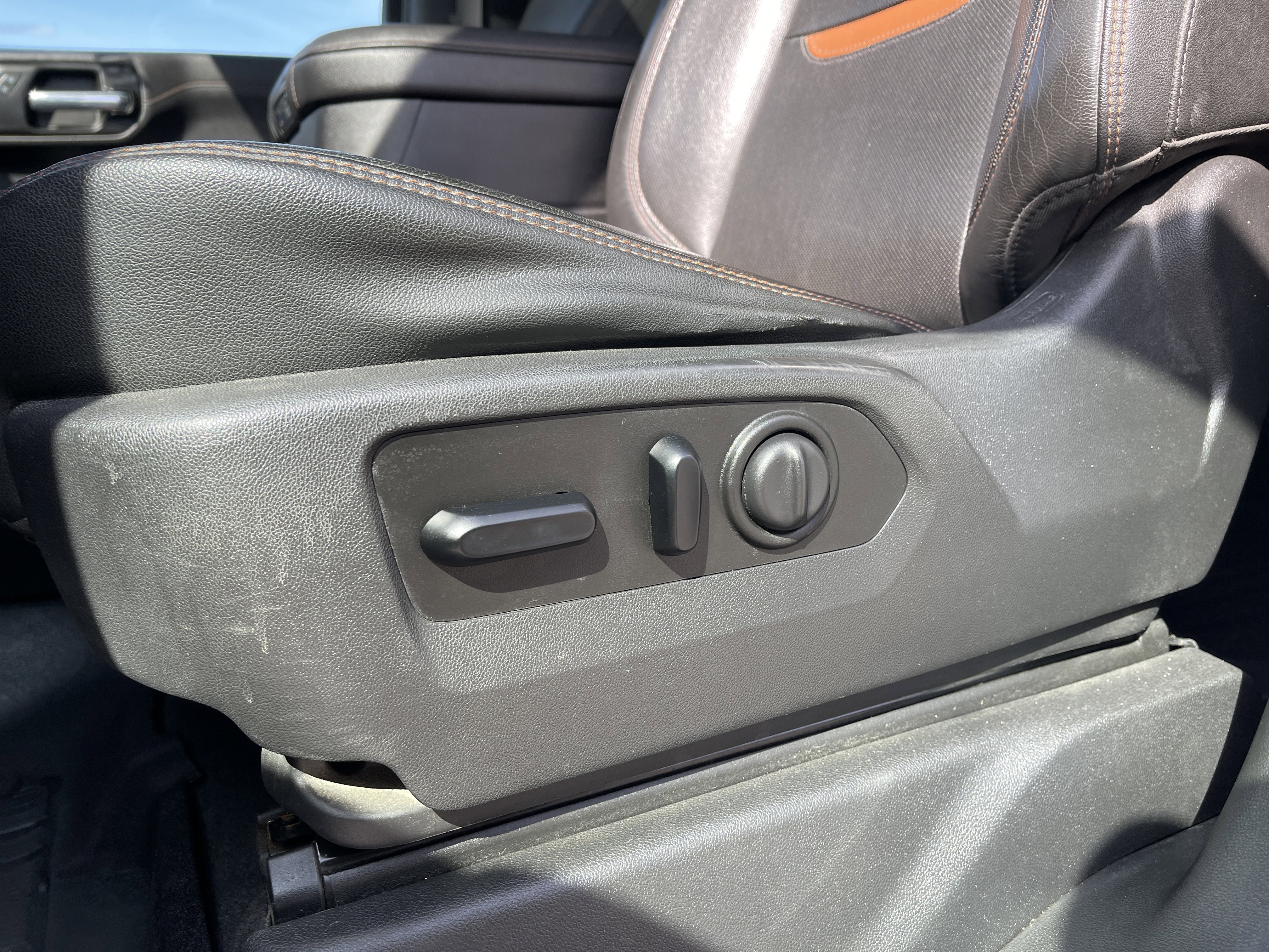 Used 2019 GMC Sierra 1500 AT4 w/ AT4 Premium Package AWD/4WD image 16