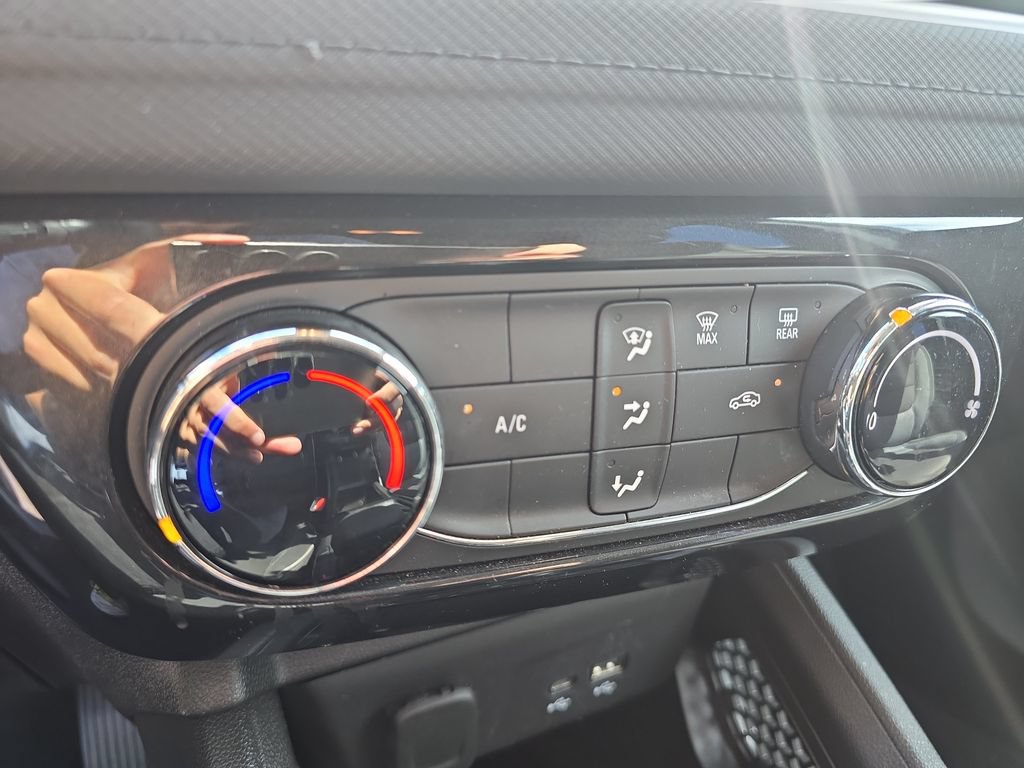 Used 2025 Chevrolet TrailBlazer LT FWD image 21