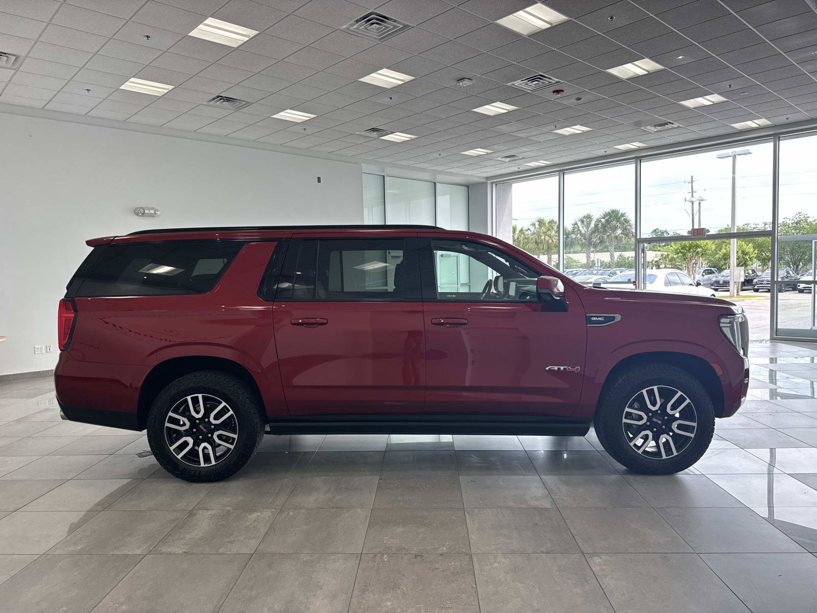 Used 2023 GMC Yukon XL AT4 w/ AT4 Premium Package AWD/4WD image 4