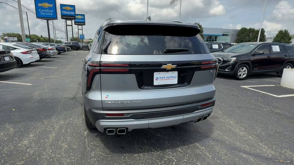 Used 2025 Chevrolet Traverse LT w/ Driver Confidence Package AWD/4WD image 7