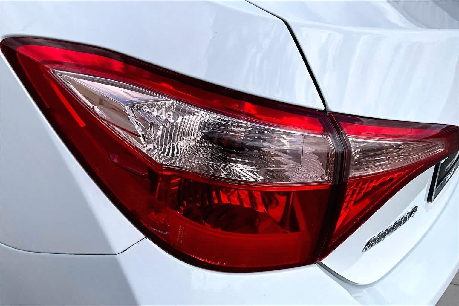 Used 2019 Toyota Corolla LE FWD image 28