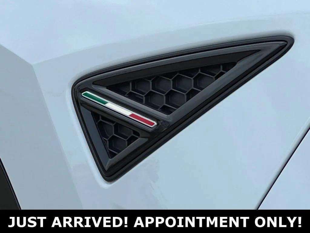 Used 2022 Lamborghini Urus AWD/4WD image 39