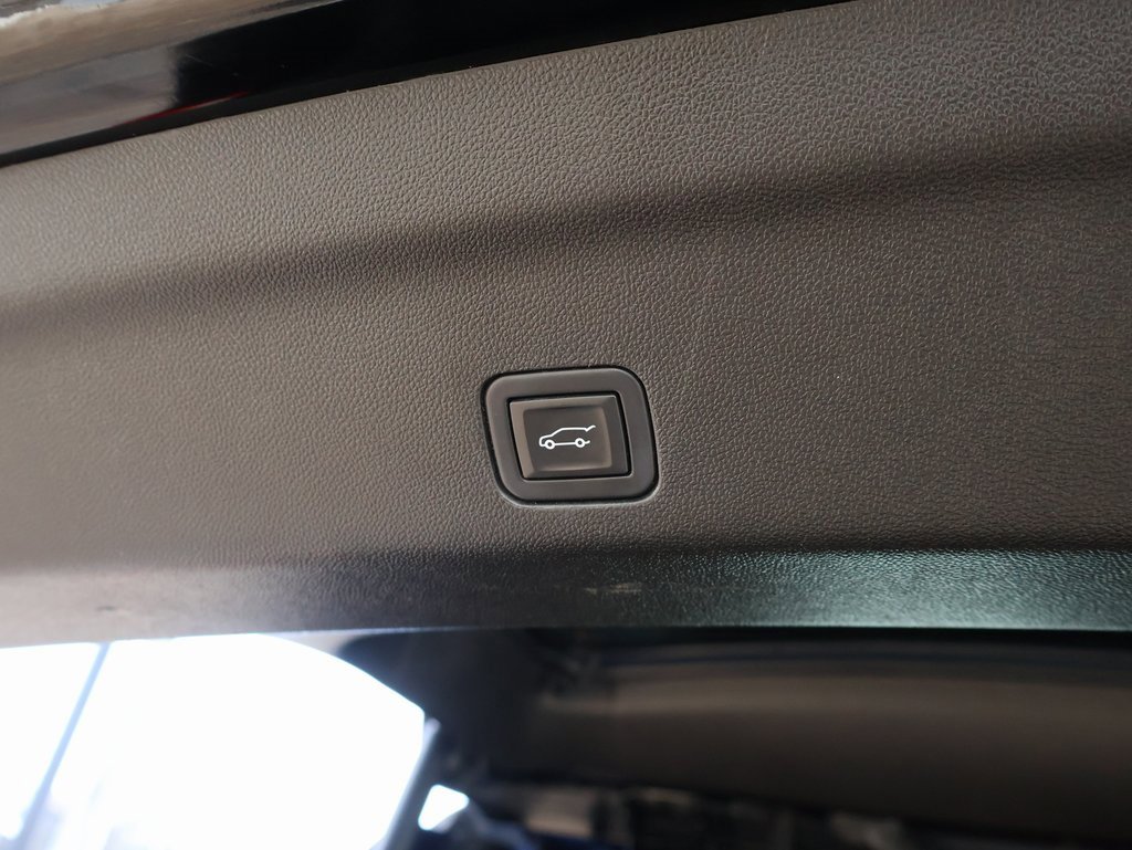 Used 2022 GMC Yukon SLT w/ SLT Premium Package image 19