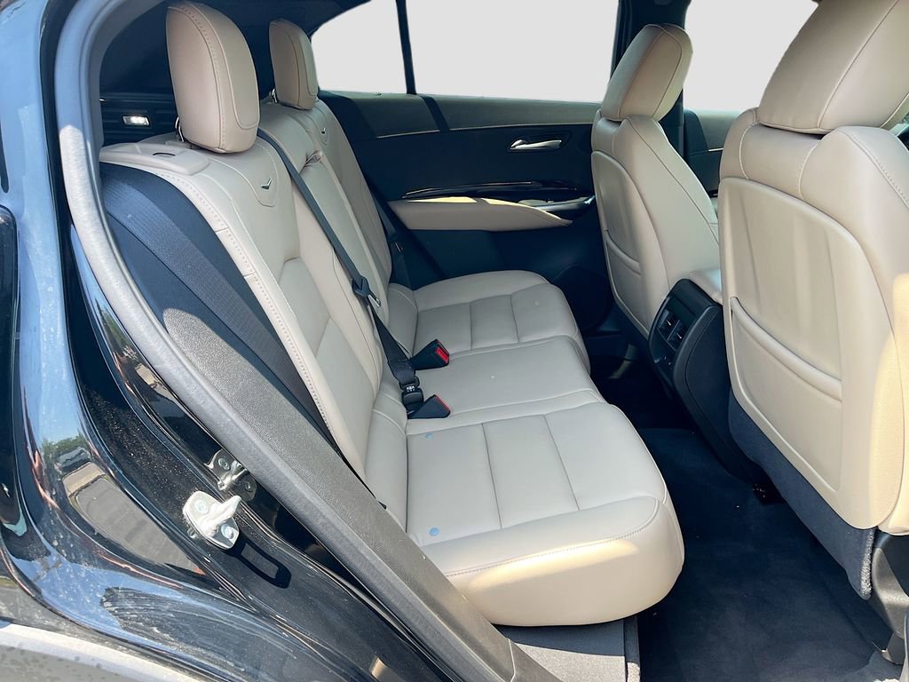 Used 2024 Cadillac XT4 Luxury w/ Cold Weather Package AWD/4WD image 27
