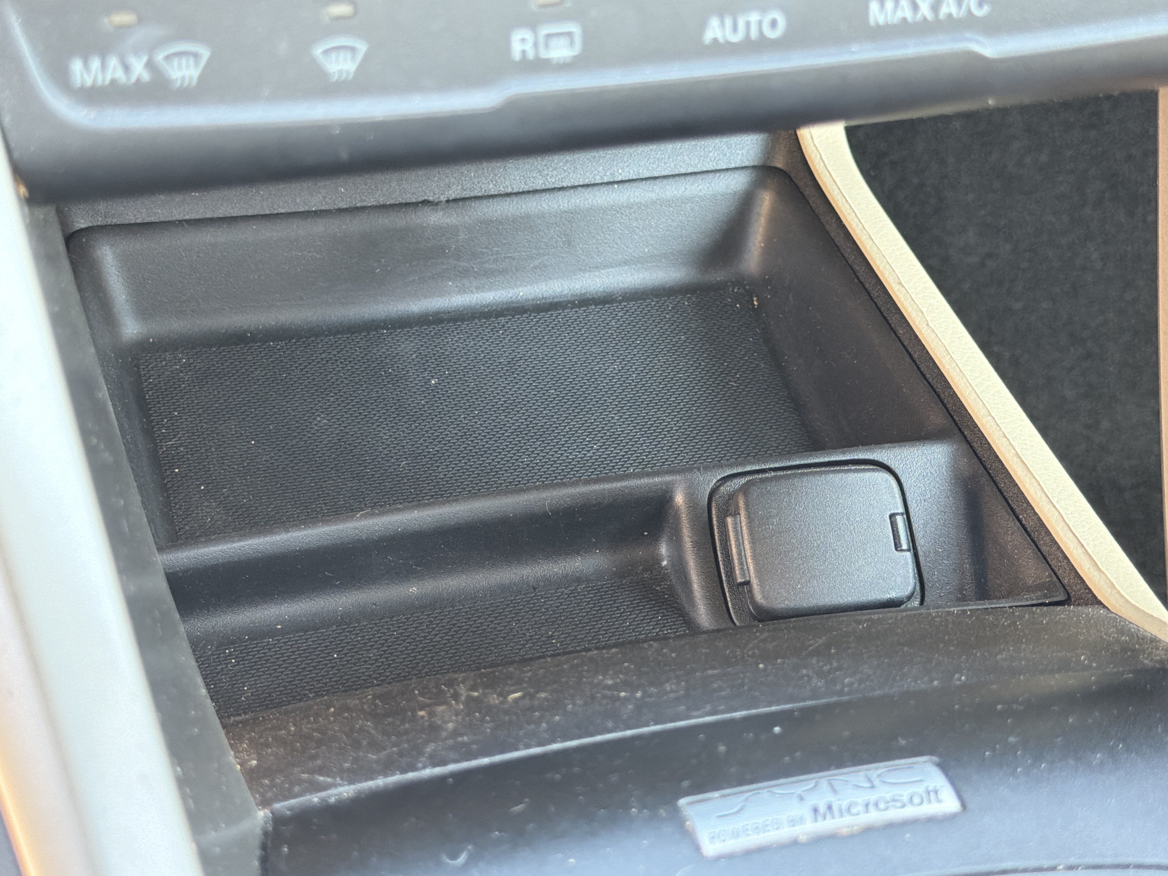 Used 2015 Ford Fusion SE w/ Equipment Group 202A FWD image 28