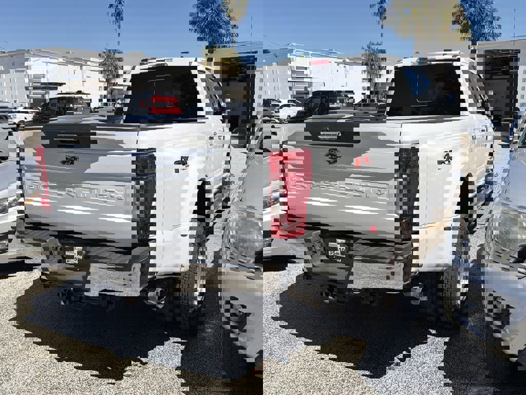 Used 2022 Ford F350 Lariat w/ Chrome Package image 3