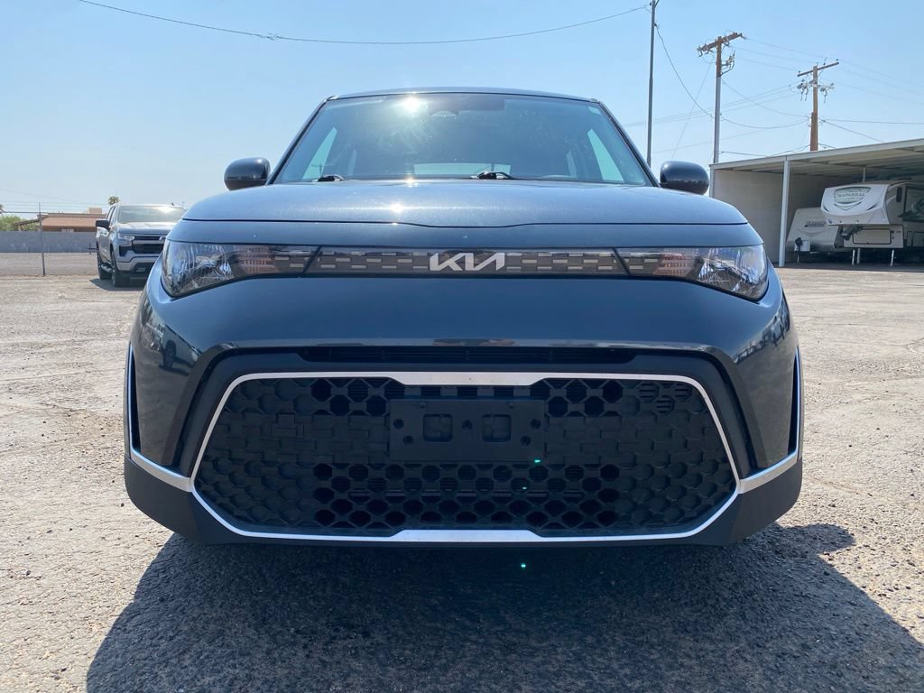 Used 2025 Kia Soul LX w/ LX Technology Package FWD image 12