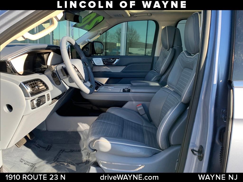 Used 2020 Lincoln Navigator Black Label w/ Cargo Convenience Package image 11