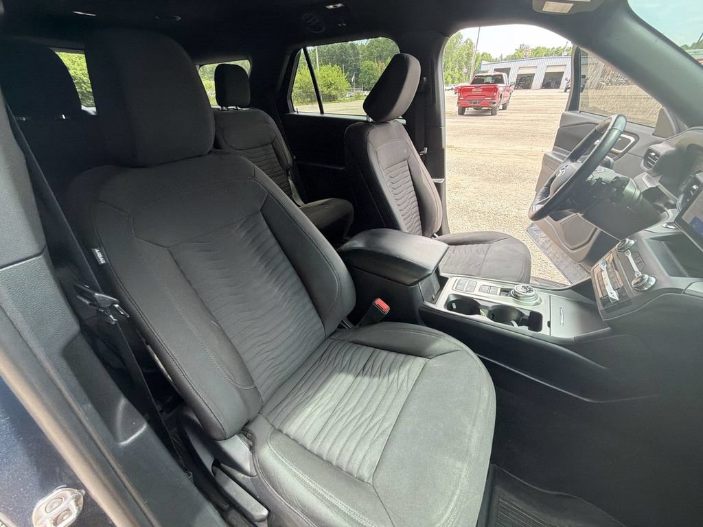 Used 2020 Ford Explorer XLT w/ Comfort Package RWD image 27