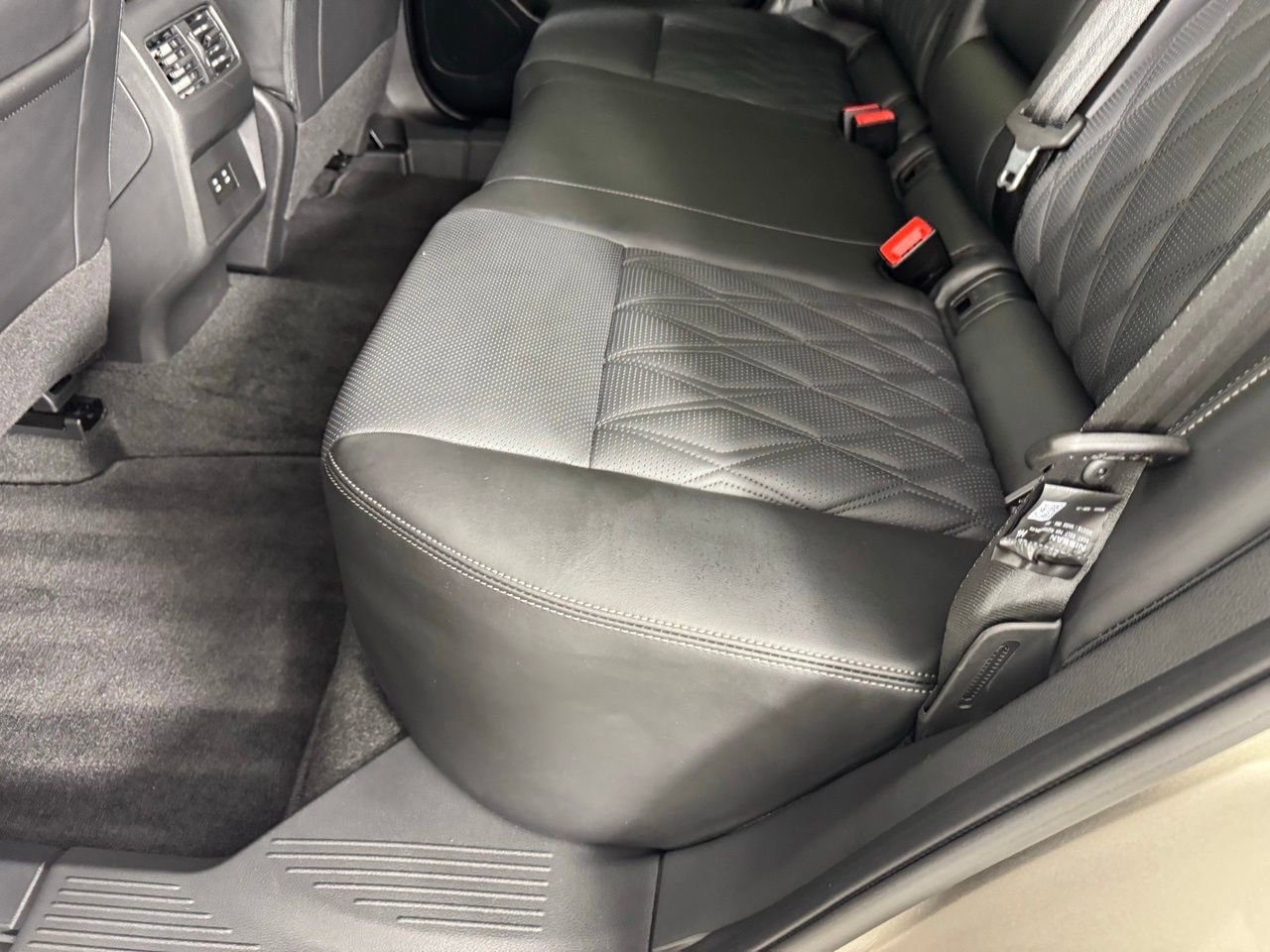 Used 2025 Nissan Rogue Platinum image 29