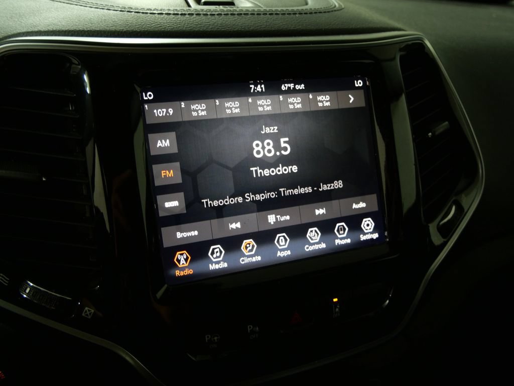 Used 2019 Jeep Cherokee Limited w/ Luxury Group AWD/4WD image 20