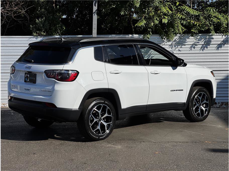 Used 2025 Jeep Compass Limited AWD/4WD image 12