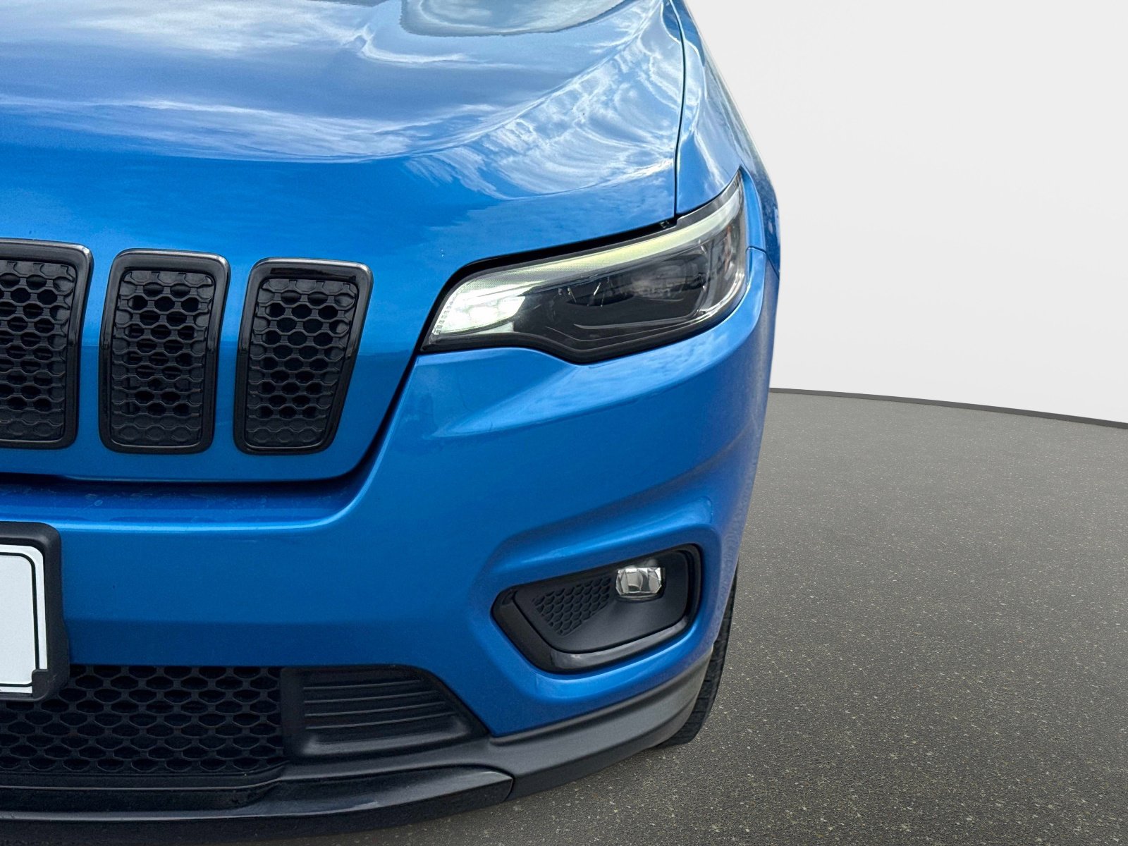 Certified 2020 Jeep Cherokee Latitude Plus w/ Cold Weather Group image 11