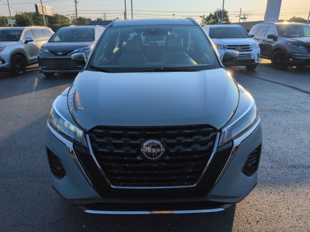 Used 2022 Nissan Kicks SR w/ Premium Package FWD image 8