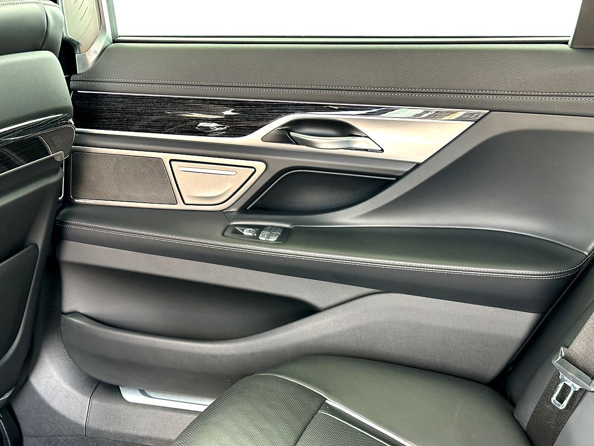 Certified 2022 BMW 740i w/ M Sport Package image 21