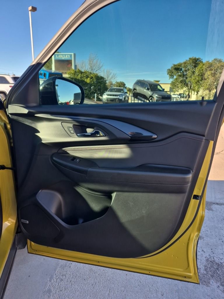 Used 2023 Chevrolet TrailBlazer RS w/ Sun and Liftgate Package FWD image 17