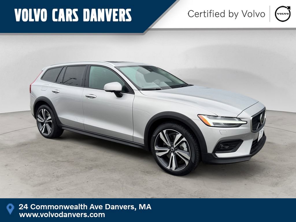 Certified 2025 Volvo V60 B5 Cross Country Plus AWD/4WD image 1