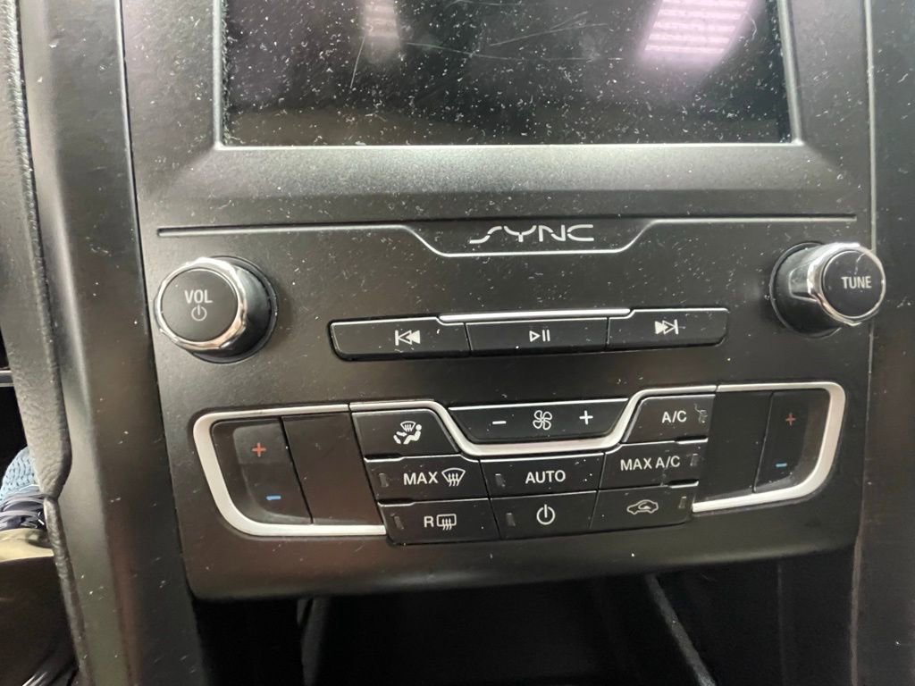 Used 2019 Ford Fusion SE w/ Equipment Group 151A image 14