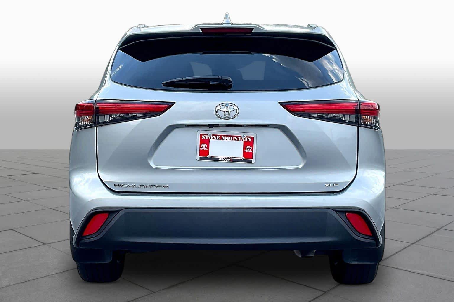Used 2023 Toyota Highlander XLE FWD image 5