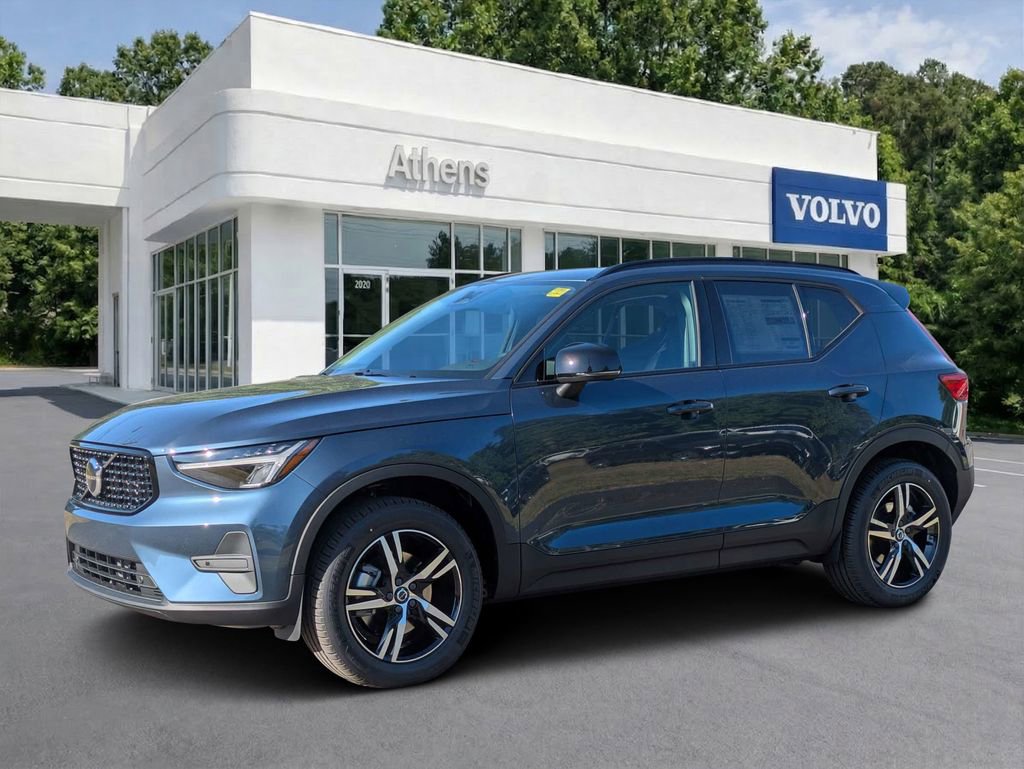 Used 2026 Volvo XC40 B5 Core