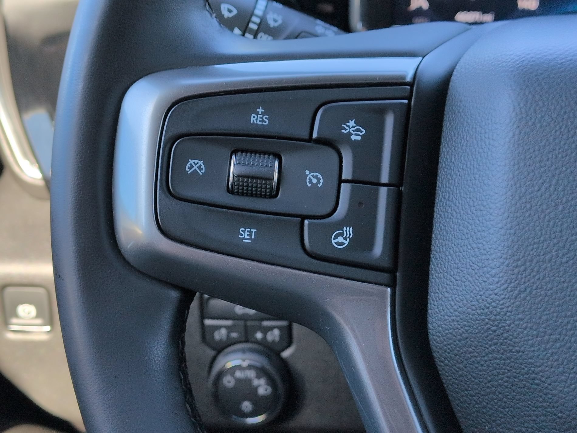 Used 2025 Chevrolet Silverado 1500 LT RWD image 24