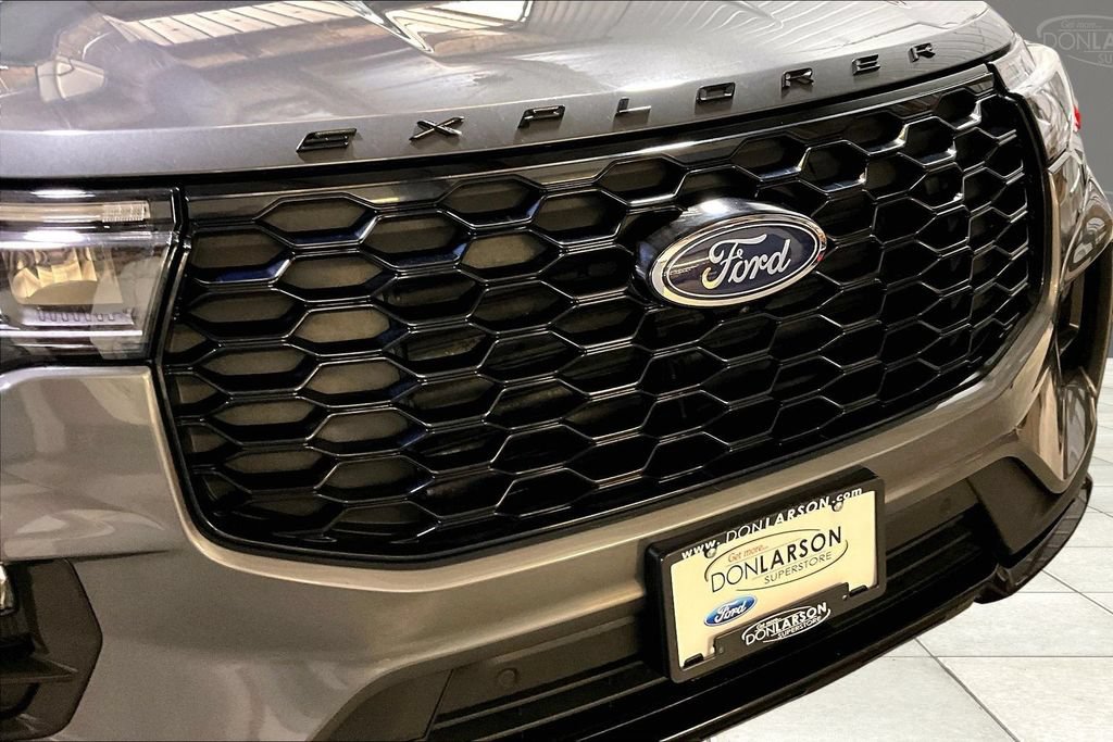 Used 2025 Ford Explorer ST-Line AWD/4WD image 13