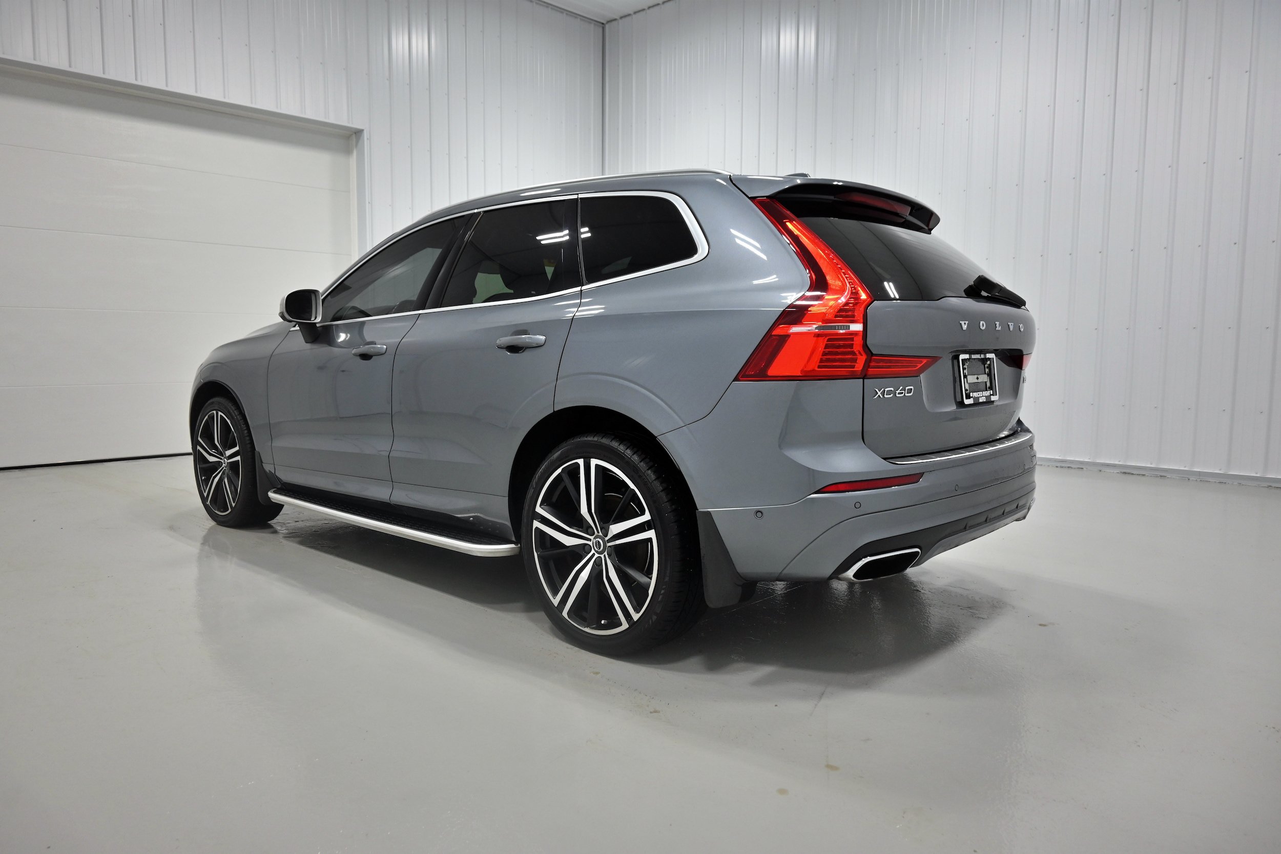Used 2019 Volvo XC60 T5 R-Design w/ Protection Package Premier AWD/4WD image 35