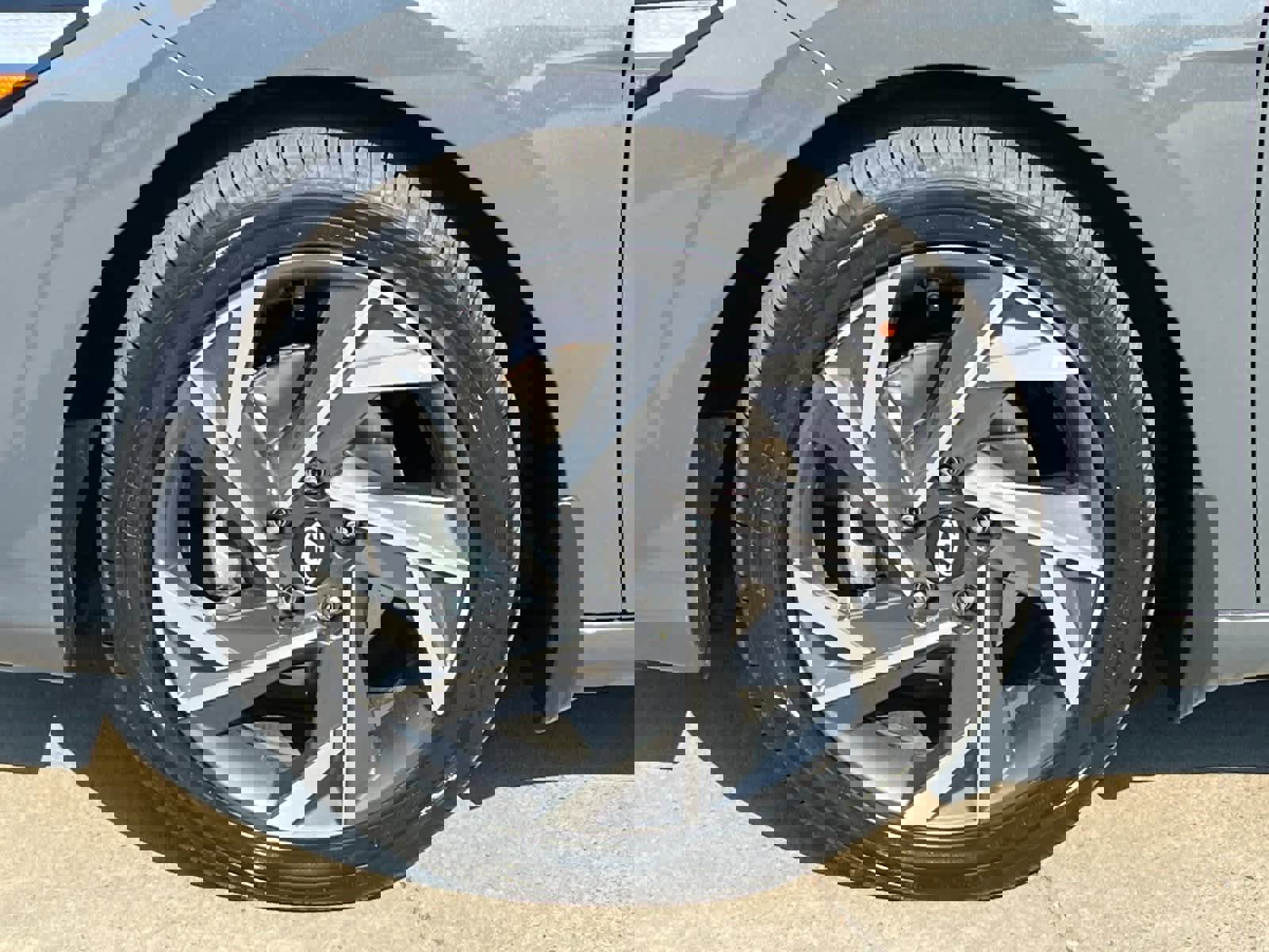 New 2025 Hyundai Elantra Limited image 25