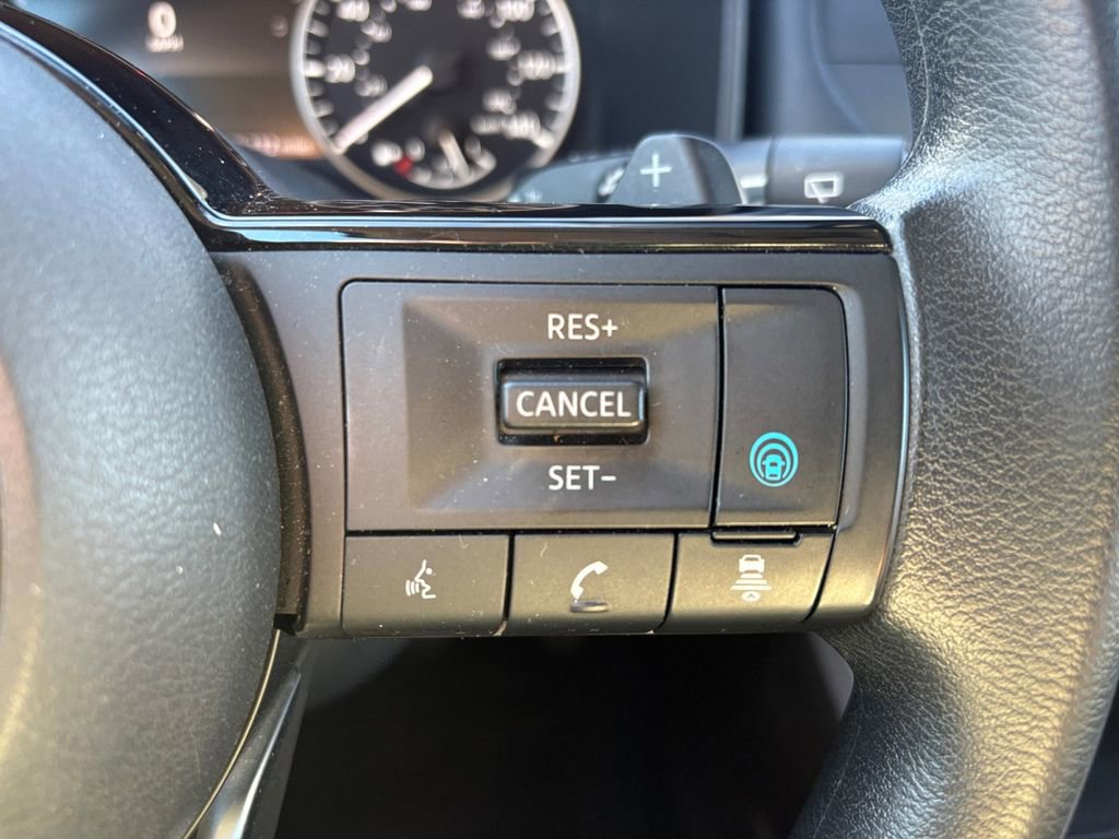 Used 2023 Nissan Rogue SV image 17