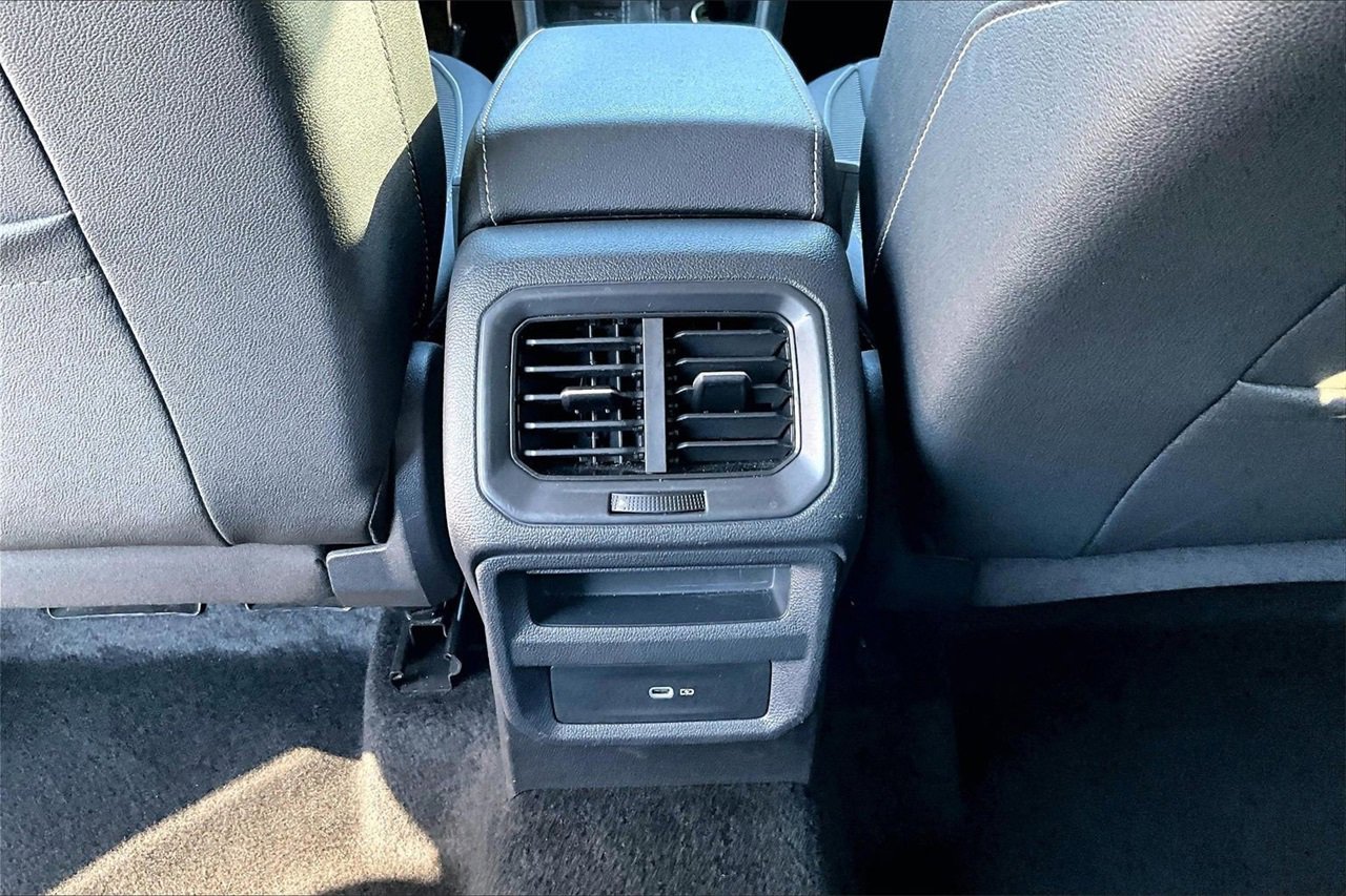 Used 2024 Volkswagen Taos SE image 15