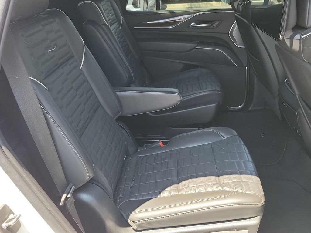 Certified 2022 Cadillac Escalade Sport Platinum w/ Heavy-Duty Trailer Package AWD/4WD image 27