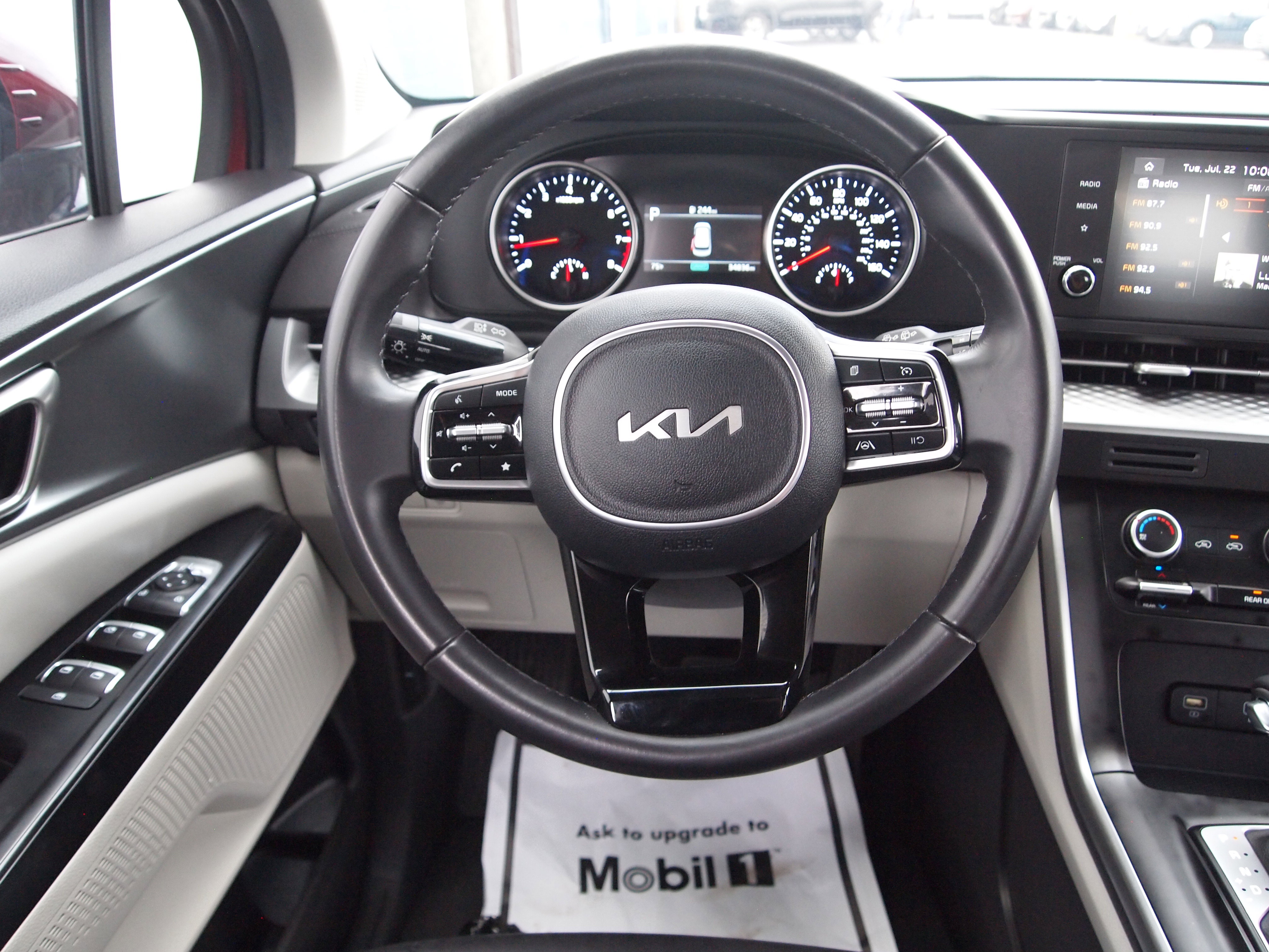 Used 2023 Kia Carnival LX FWD image 22