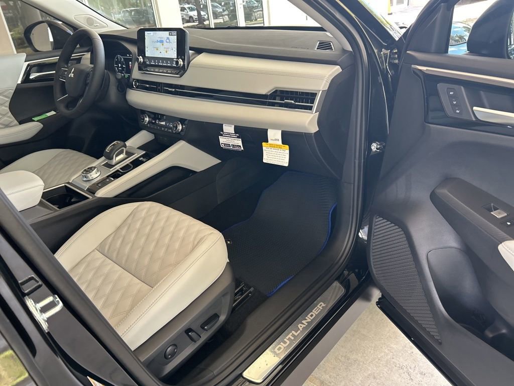 New 2025 Mitsubishi Outlander SEL image 28