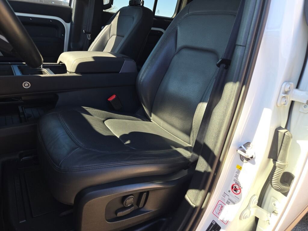 Used 2023 Land Rover Defender 110 SE AWD/4WD image 27