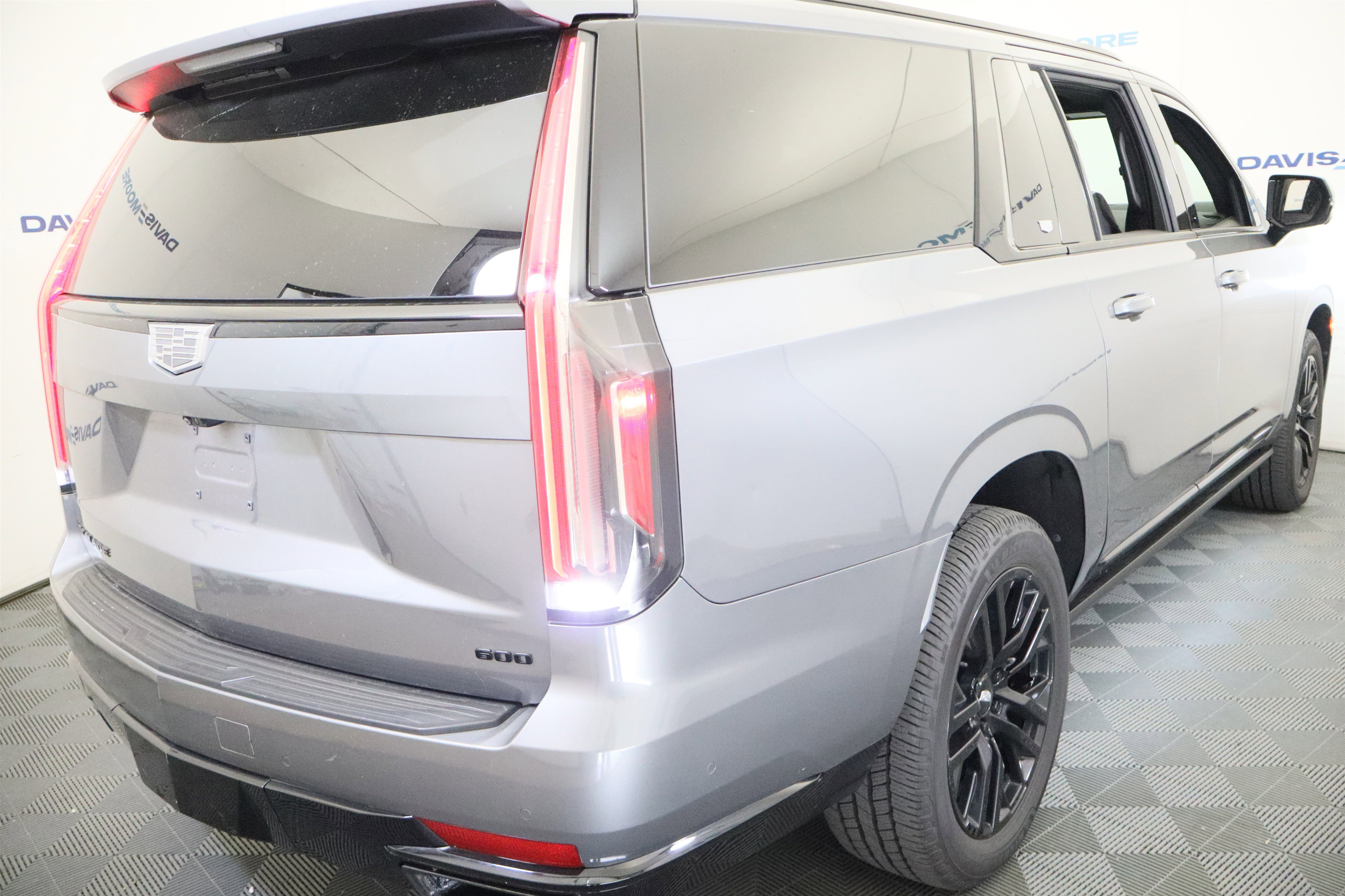 Used 2021 Cadillac Escalade ESV Sport w/ Driver Assist Tech Package AWD/4WD image 6