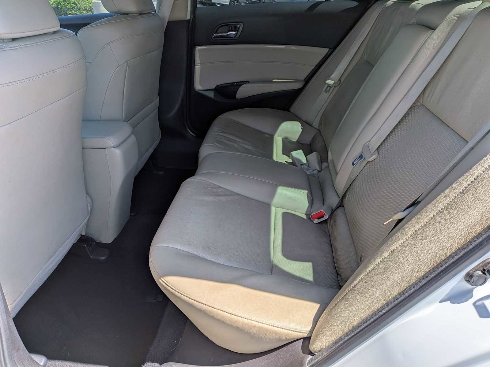 Used 2013 Acura ILX w/ Technology Package FWD image 19