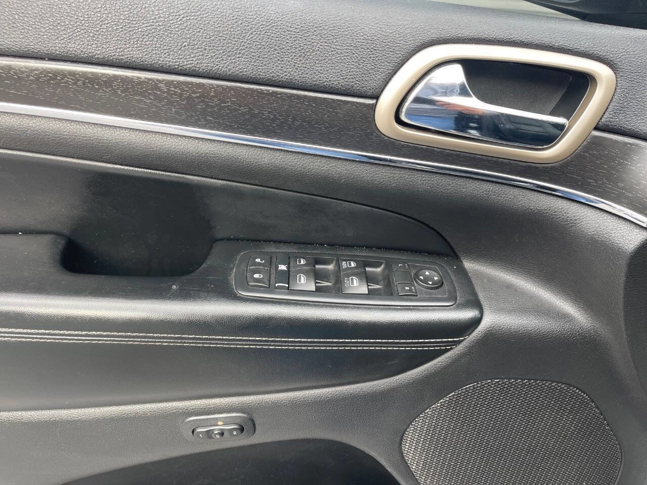 Used 2015 Jeep Grand Cherokee Limited image 23