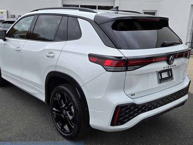 New 2026 Volkswagen Tiguan SE R-Line image 2