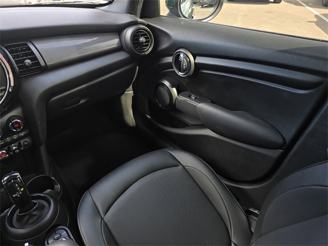 Used 2021 MINI Cooper 4-Door Hardtop image 17