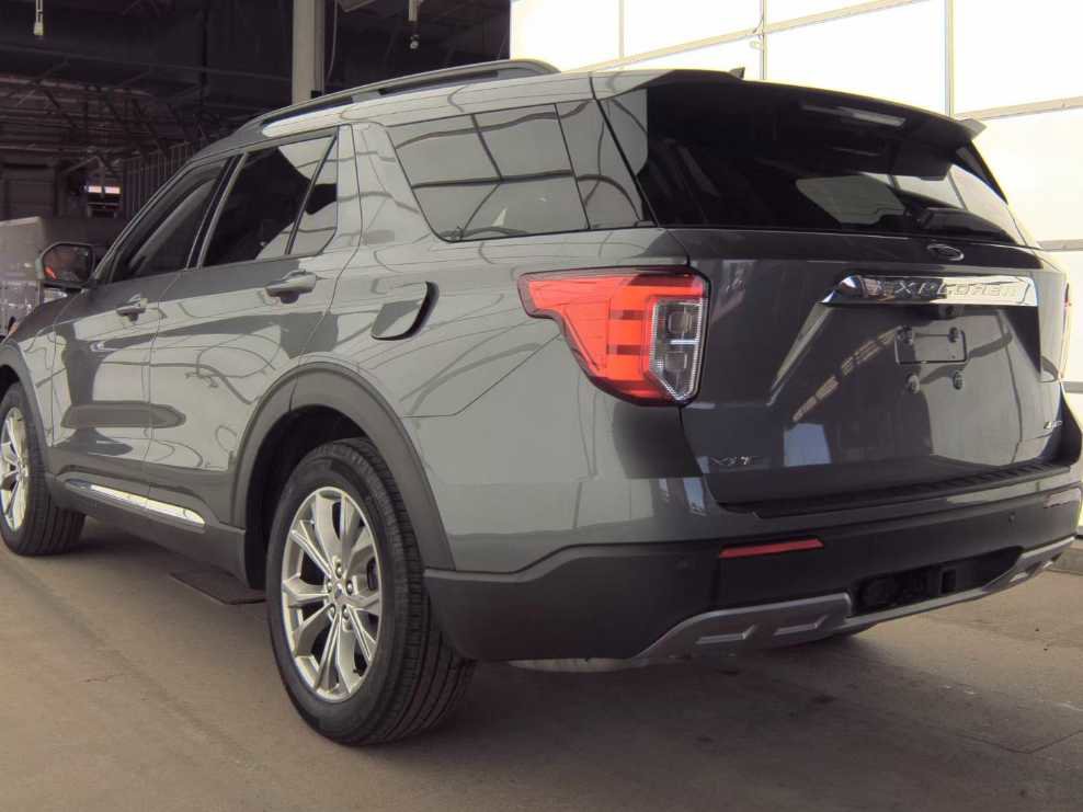 Used 2023 Ford Explorer XLT w/ Equipment Group 202A AWD/4WD image 7