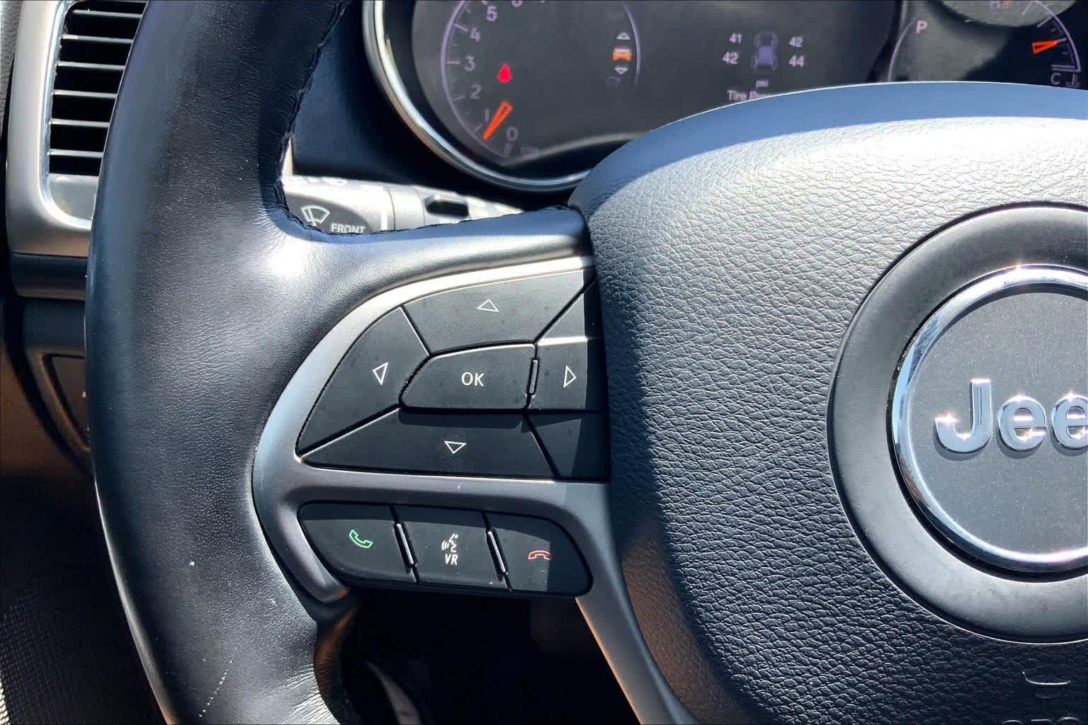 Used 2020 Jeep Grand Cherokee Altitude AWD/4WD image 23