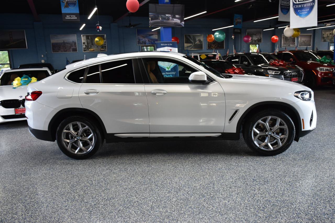 Used 2023 BMW X4 xDrive30i w/ Premium Package AWD/4WD image 2