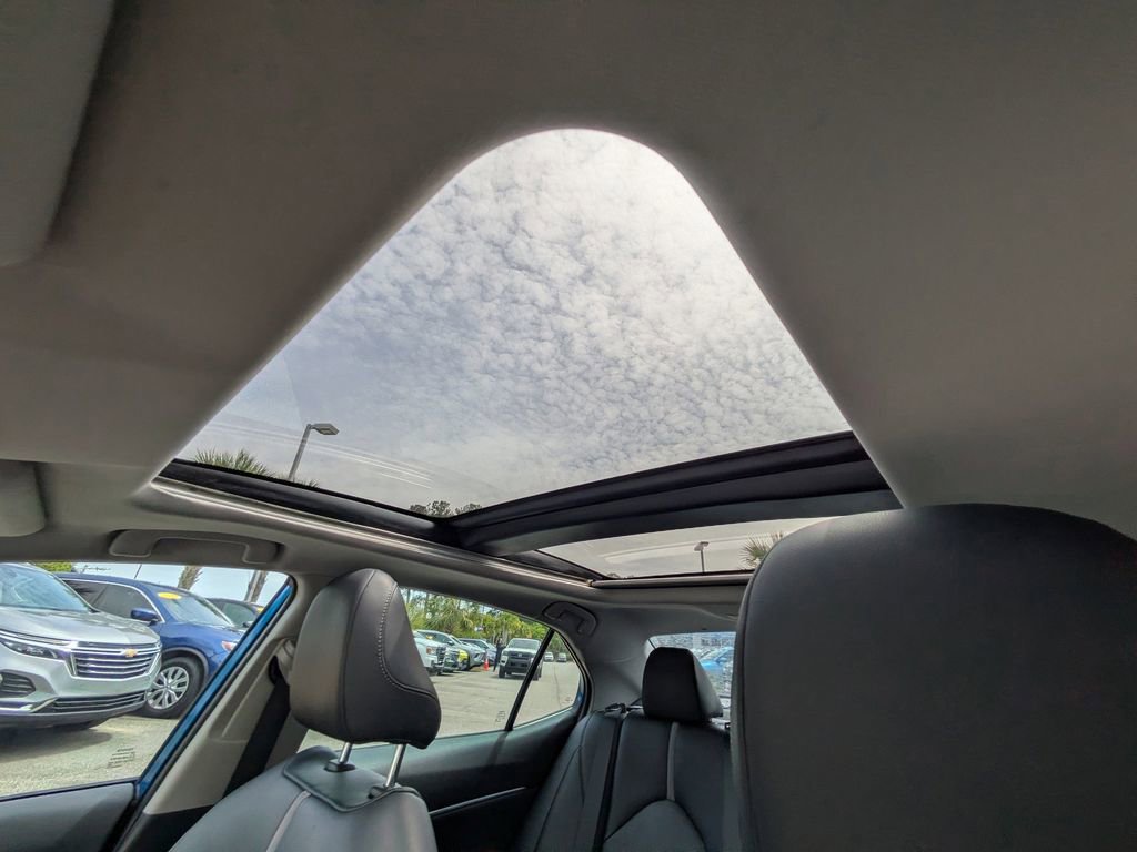 Used 2020 Toyota Camry XSE image 19