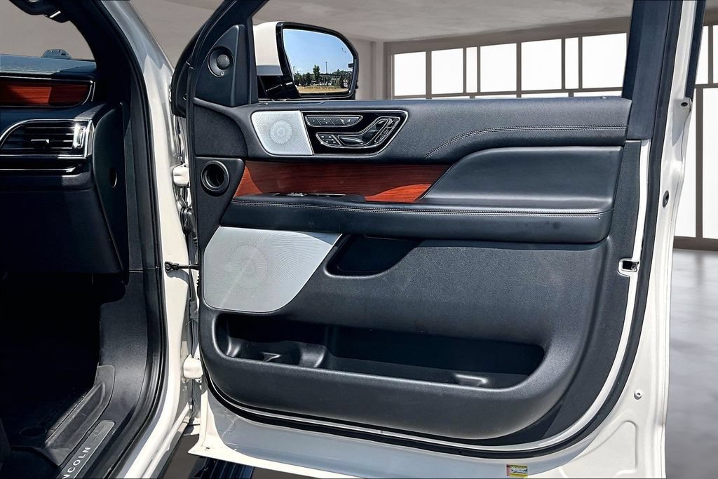 Used 2020 Lincoln Navigator Reserve w/ Equipment Group 208A Reserve RWD image 27