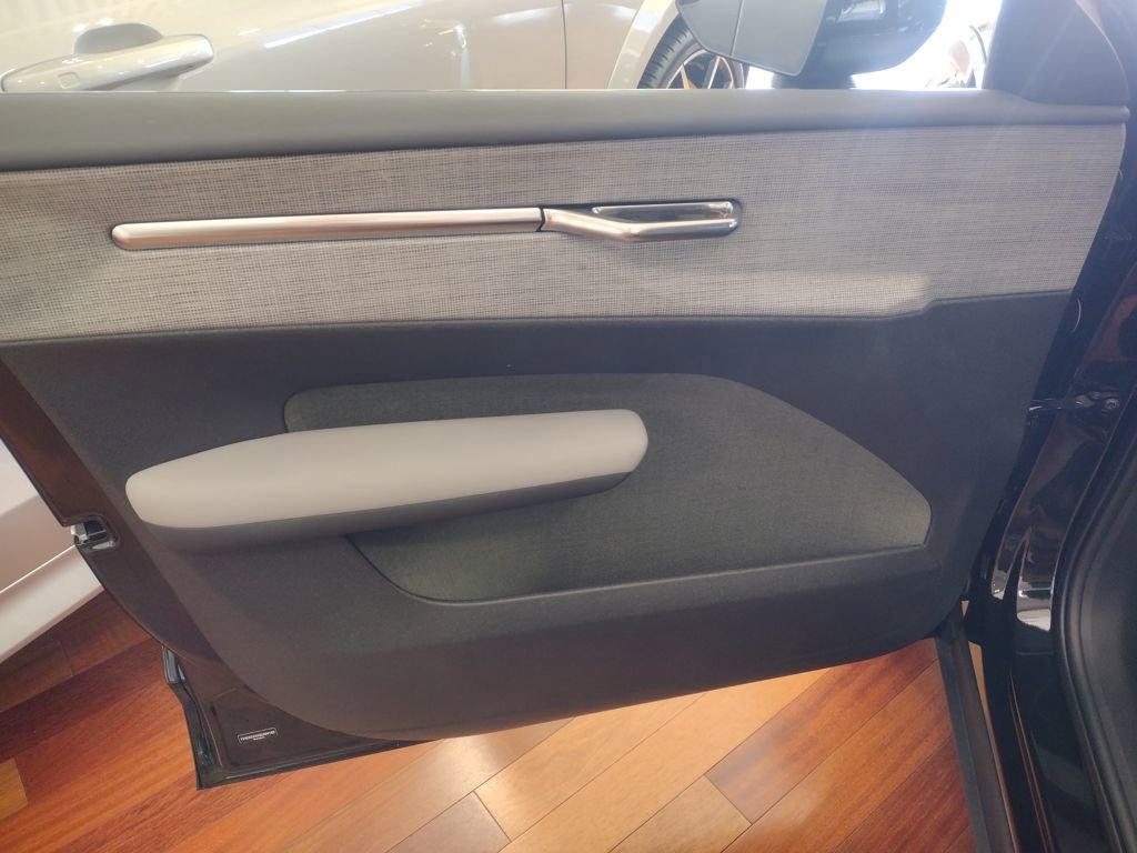 New 2025 Volvo EX30 Plus w/ Protection Package Premier image 7